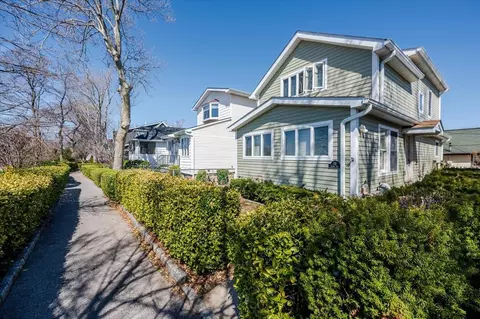 72 Indian Trl #72, New York, NY 10465