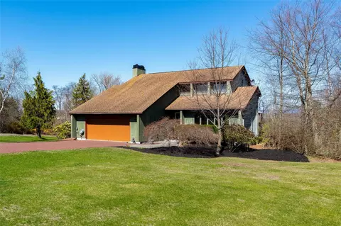 41 Clearview Cir, East Fishkill, NY 12533