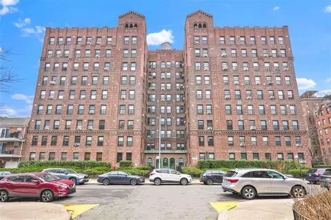8300 Talbot St #4G, Kew Gardens, NY 11415