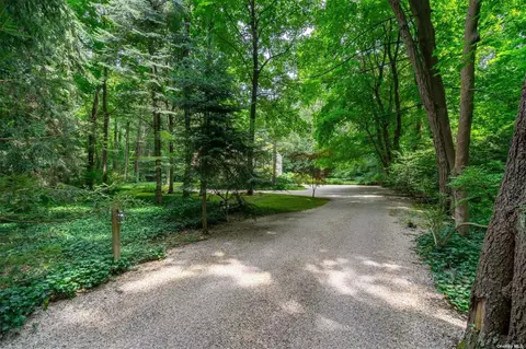 20 Sheep Ln, Locust Valley, NY 11560