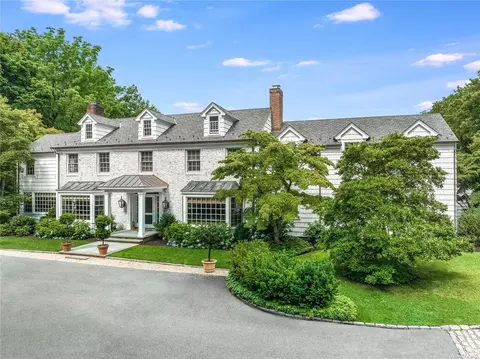 135 Skunks Misery Rd, Locust Valley, NY 11560