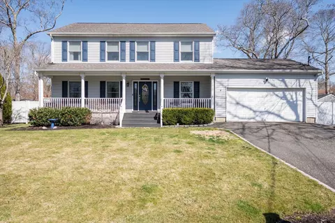 37 Wills Ave, Mastic, NY 11950