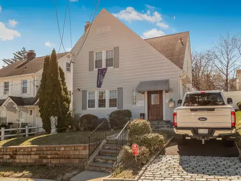 34 Kinross Pl, Yonkers, NY 10703