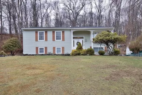 29 Mountainview Dr, Highland Mills, NY 10930