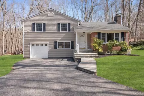 19 Bittersweet Ln, New Castle, NY 10549