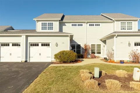 403 Laurel Ln #403, Rhinebeck, NY 12572