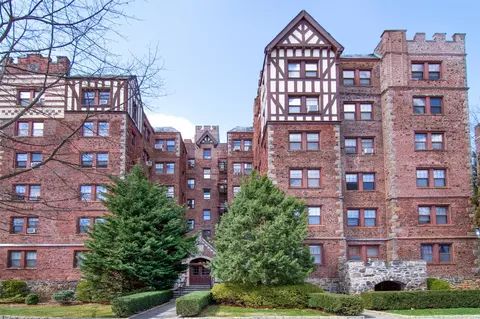 209 Garth Rd #3K, Scarsdale, NY 10583