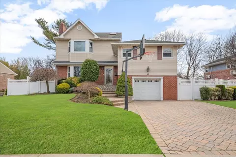 42 Audrey Rd, North Hempstead, NY 11590