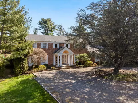 6 Longridge Ln, Glen Head, NY 11545