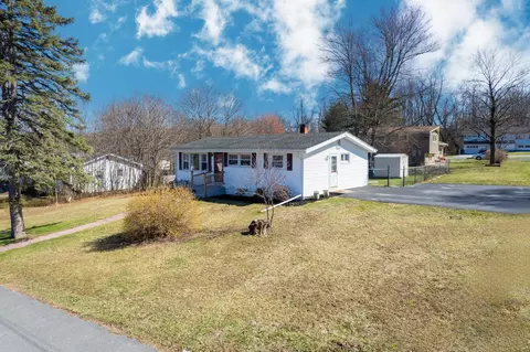 9 Kearney Dr, New Windsor, NY 12553