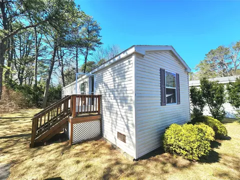 525 Riverleigh Ave #1, Riverhead, NY 11901
