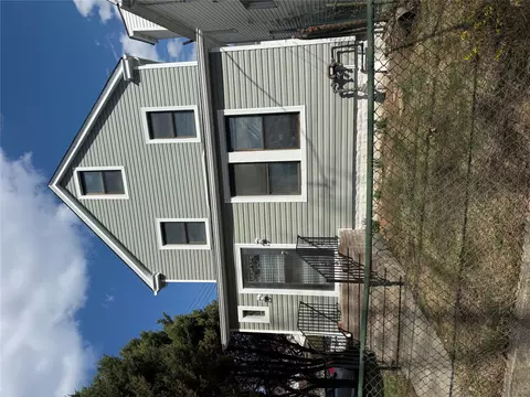 3301 146th St, Flushing, NY 11354