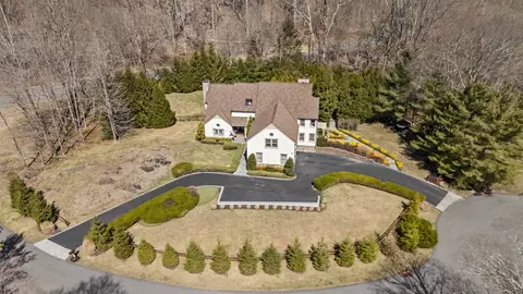 2 Apple Orchard Ln, Bedford, NY 10506