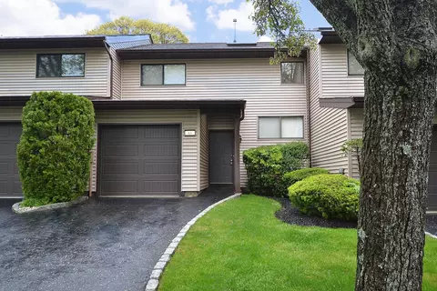 63 Northgate Cir, Melville, NY 11747