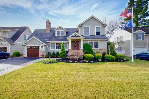 112 Brook St, Garden City, NY 11530