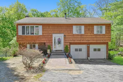 9 Samson Dr, Mount Pleasant, NY 10570