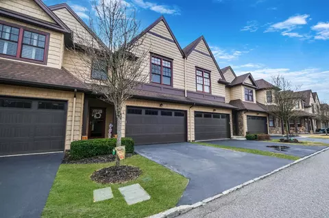 2 Alexander Ct, Bayport, NY 11705