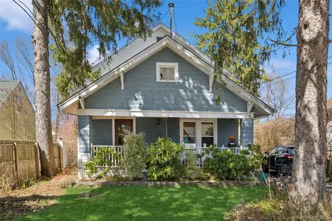 51 W 19th St, Huntington Station, NY 11746