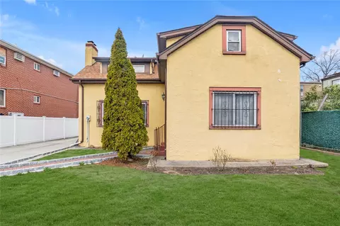 147-49 84 Rd, Jamaica, NY 11435