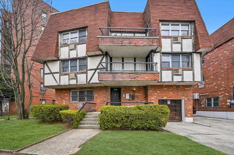 86-25 Ava Pl, Jamaica, NY 11432
