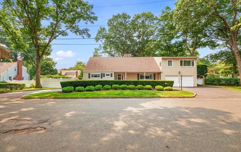 4 Lamarr Ave, Melville, NY 11747