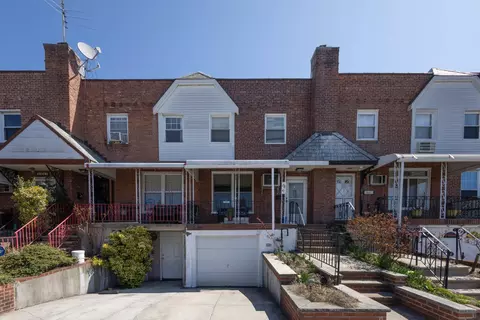 28-41 56th Pl, New York, NY 11377