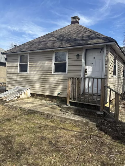 15 Helen Lane Ln, North Hempstead, NY 11024