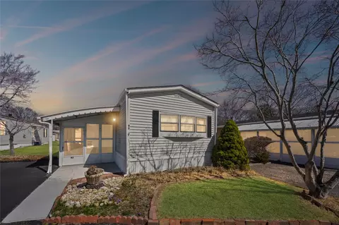 1964-93 River Rd #93, Calverton, NY 11933