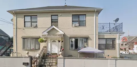 29-04 Humphreys St, New York, NY 11369