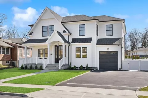 72 Gilmar Ln, North Hempstead, NY 11577