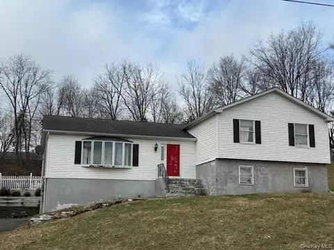 10 Pleasant St, Florida, NY 10921