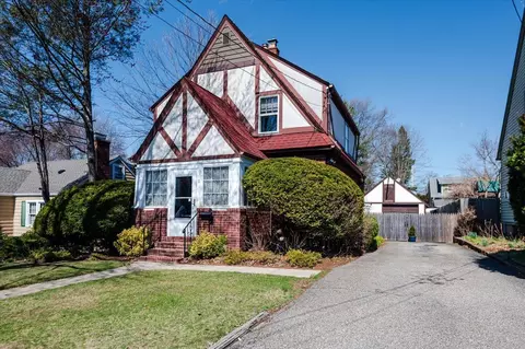 11 W 14th St, Huntington Station, NY 11746