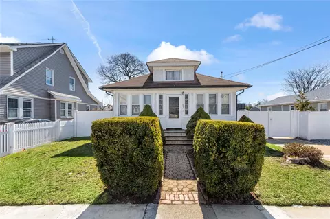 20 E Greenwich Ave, Roosevelt, NY 11575