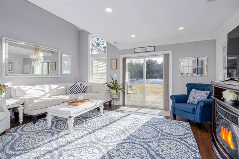 291 Ranch Cir, Manorville, NY 11949