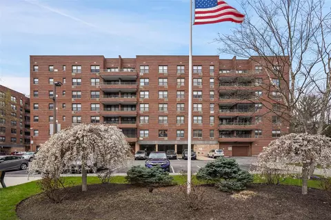 60 Barker St #425, Mount Kisco, NY 10549