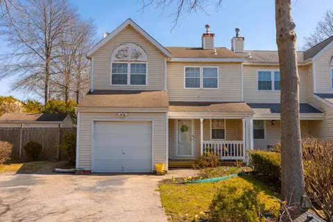 56 Cherry St, Central Islip, NY 11722