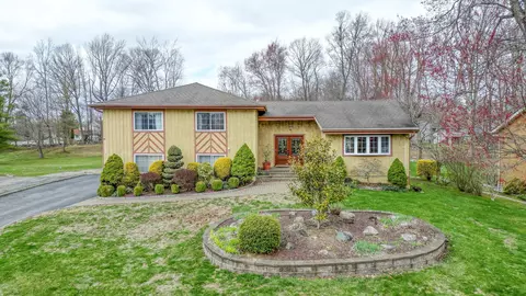 120 Jefferson Ct, Yorktown, NY 10598