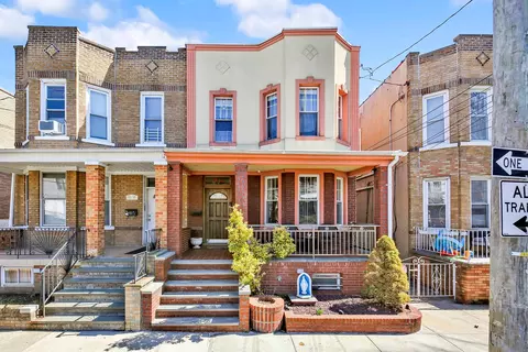 68-21 75 St, Middle Village, NY 11379