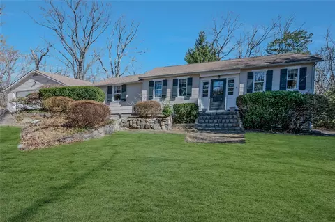 23 Malverne Rd, Sound Beach, NY 11789