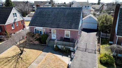 407 Saint Luke Pl, Franklin Square, NY 11010