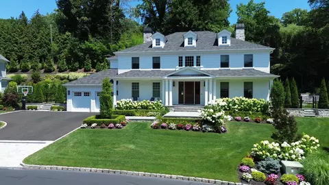 112 Plymouth Ct, North Hempstead, NY 11030
