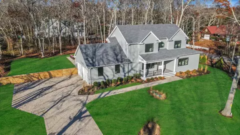 1745 Stars Rd, East Marion, NY 11939