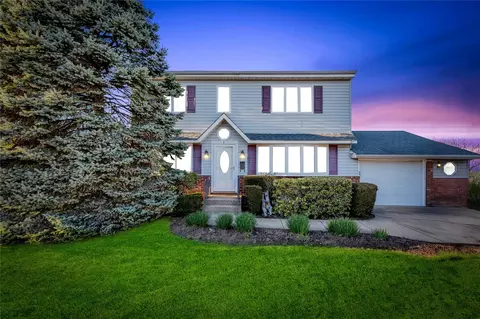 2 Washington Ave, Hicksville, NY 11801