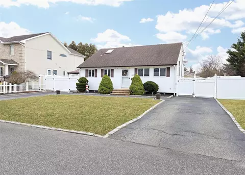 115 Wright Ave, Deer Park, NY 11729