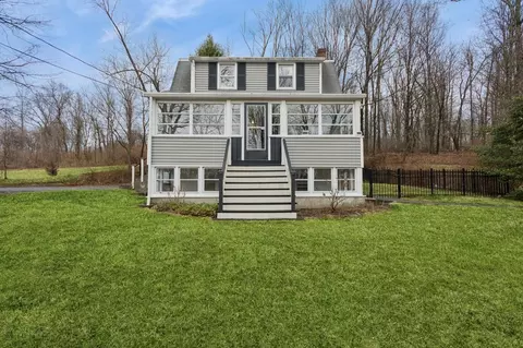 222 Baxtertown Rd, Fishkill, NY 12524