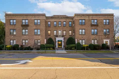 222 Seventh St #3H, Garden City, NY 11530