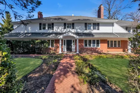 768 Plandome Rd, North Hempstead, NY 11030