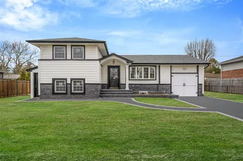 9 Delaware Ave, Commack, NY 11725