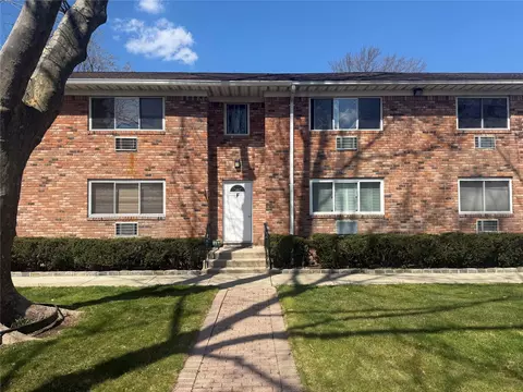 105 Prime Ave #F1, Huntington, NY 11743