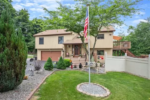 38 Hillside Ave, Mahopac, NY 10541